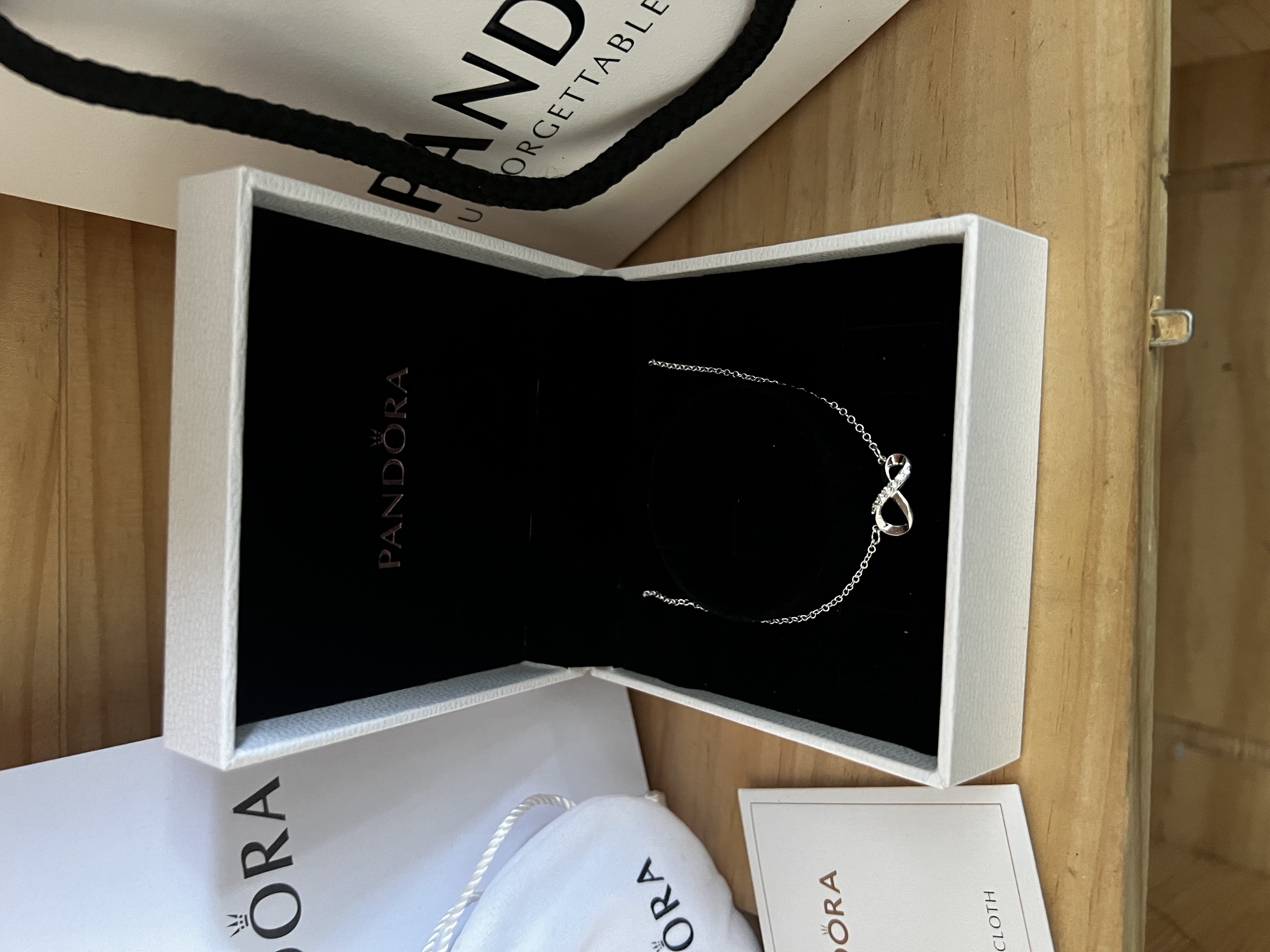 L4zy endless chain editorial