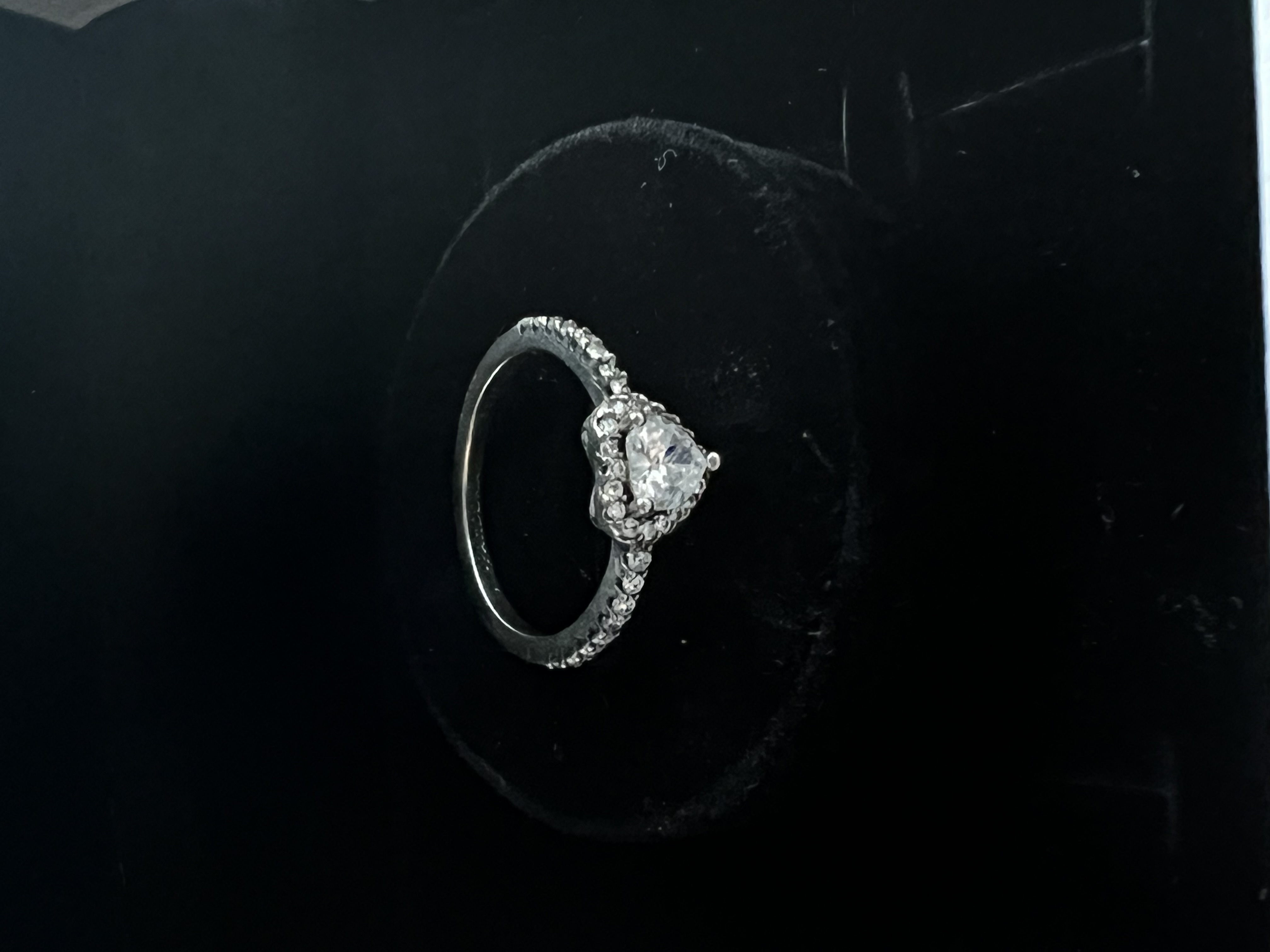 L4zy silver heart close-up